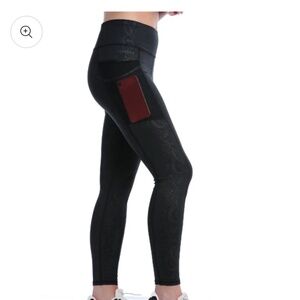 NWT Cinch 7/8 Black Paisley Tights Size Small